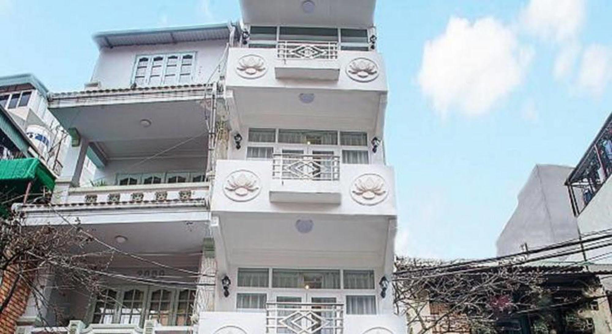 Lotus Village Hotel Hanoi Bagian luar foto